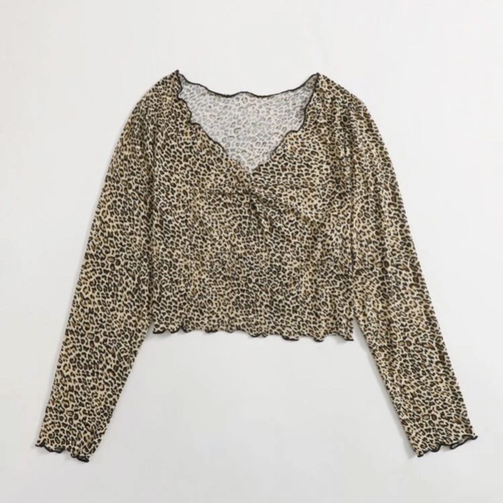 Plus leopard print ruched front lettuce edge tee